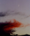 Croissant lunaire et nuage d'orage
